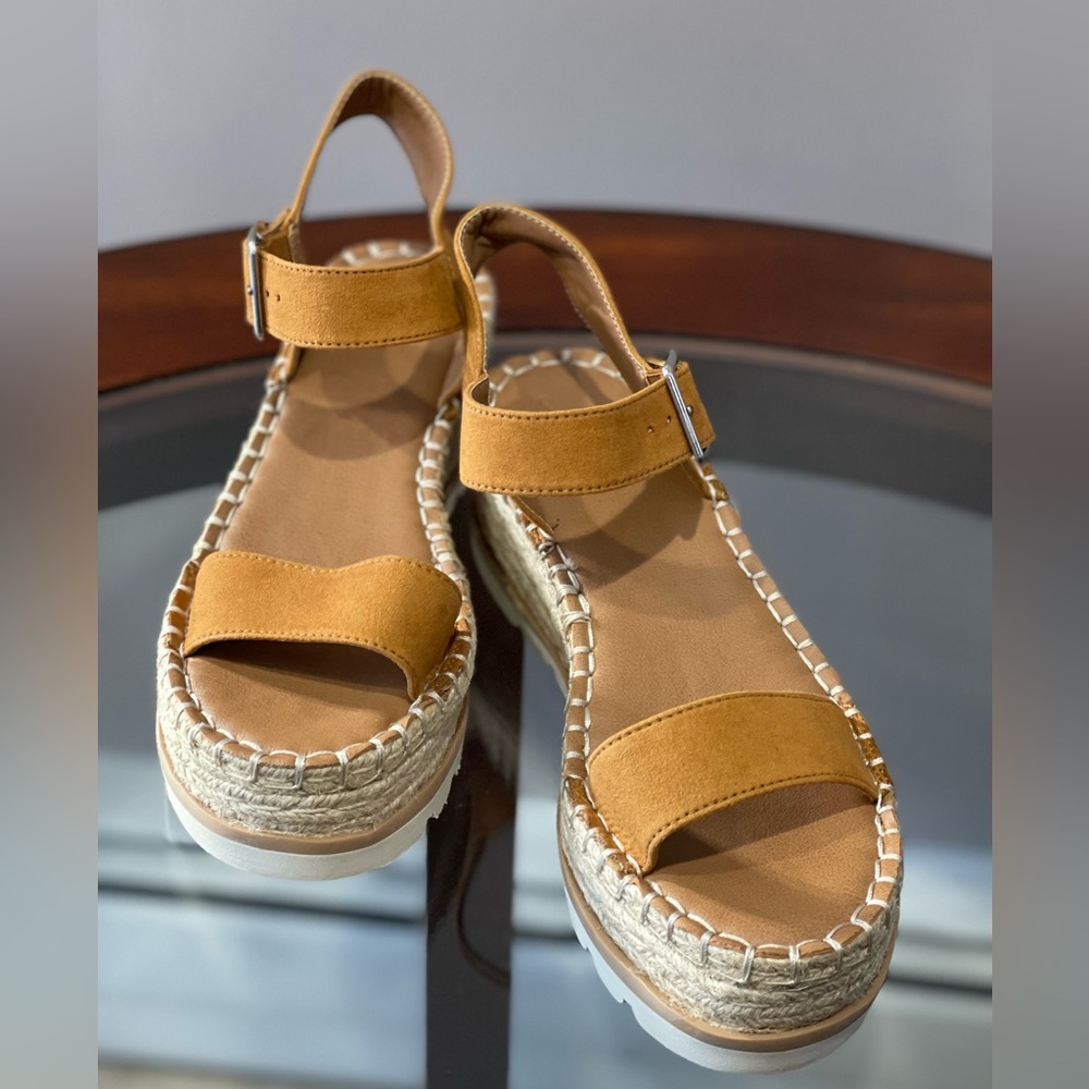 Universal Thread Adea Heels Platform Memory Foam - image 3